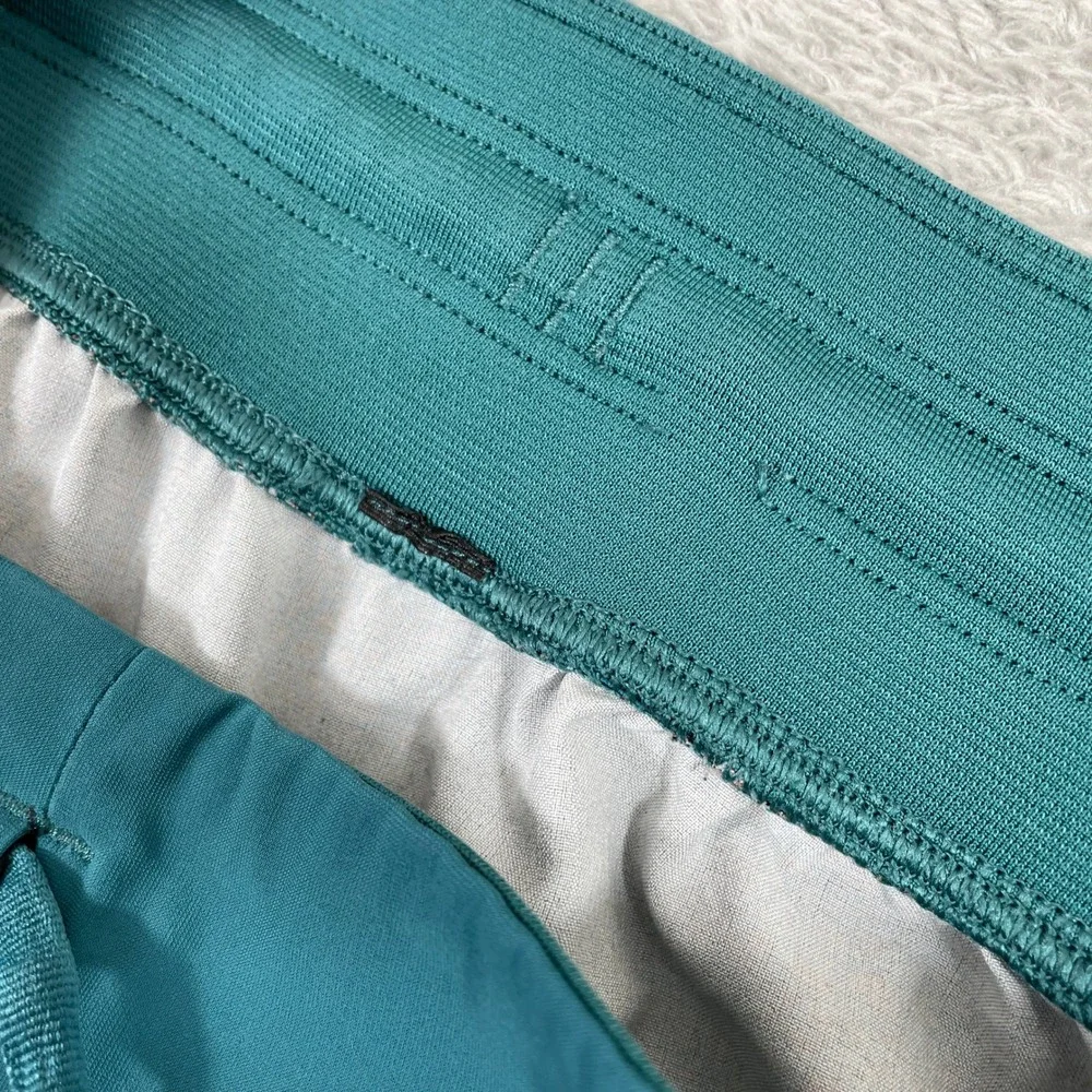 Lululemon Pace Breaker Shorts Mens Large Teal Red Geometric Training Gym 7 inch